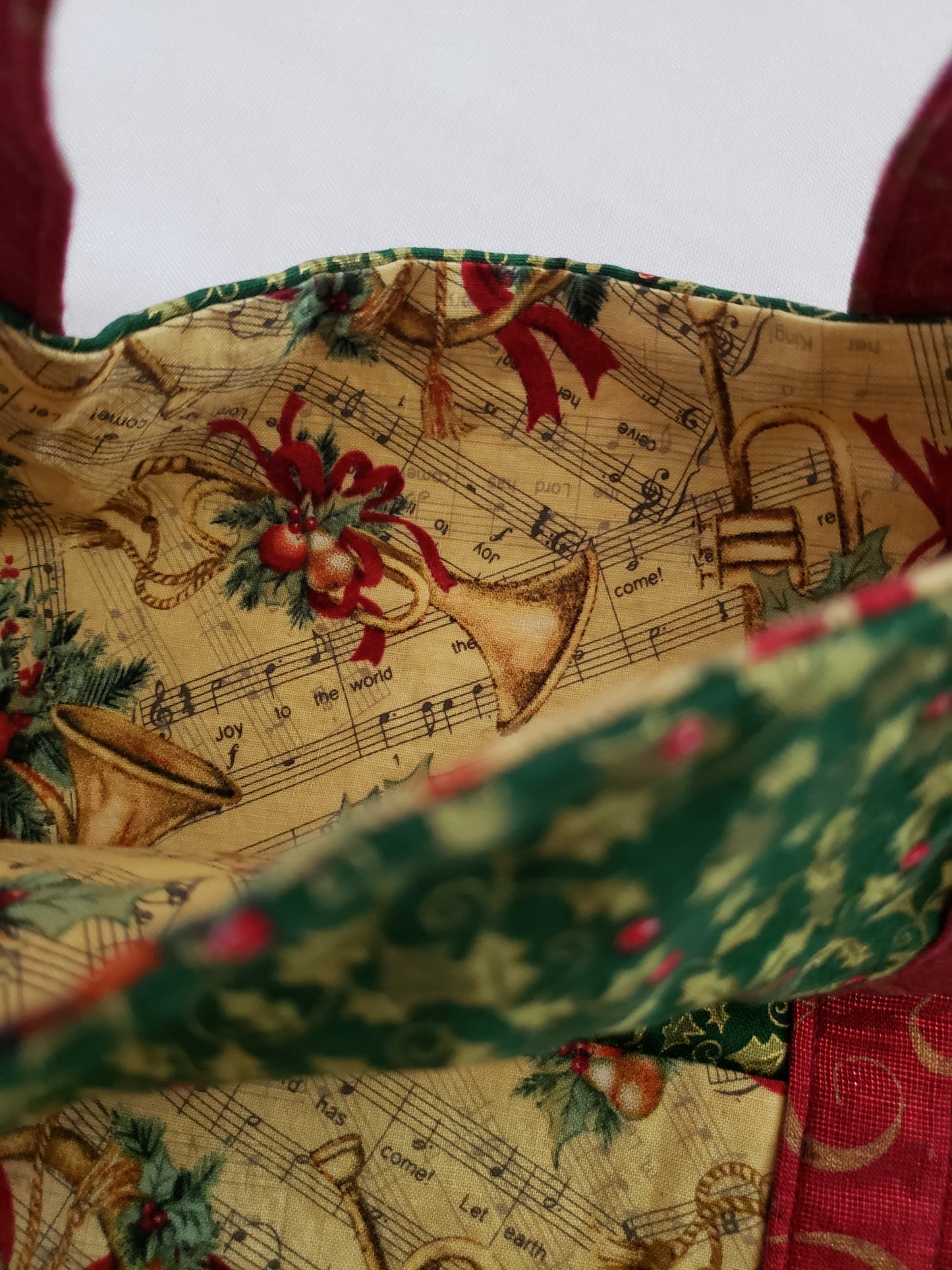 Christmas Music & Holly Deluxe Tote Bag