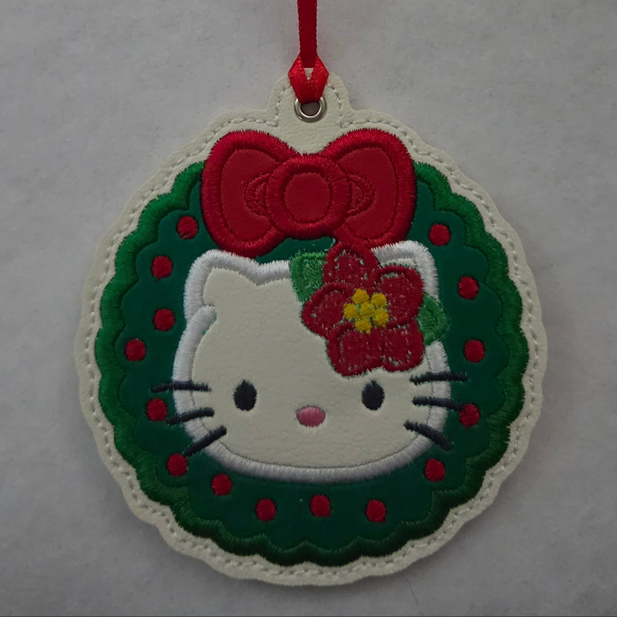Cat Face in Wreath Ornament