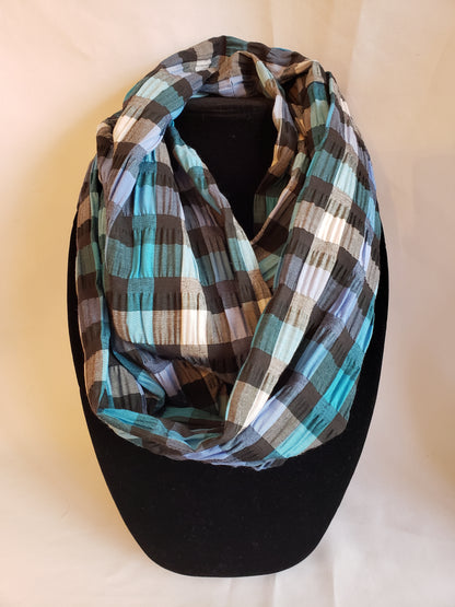 Lightweight Textured Infinity Scarf in Skater Plaid