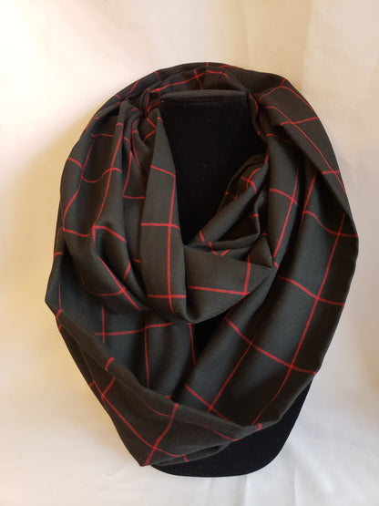 Medium-weight Infinity Scarf in Black & Red